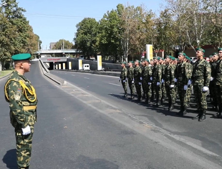 Военнослужащие Пограничных войск СНБ РА строевым маршем отметили День независимости Республики Армения (видеоматериал)