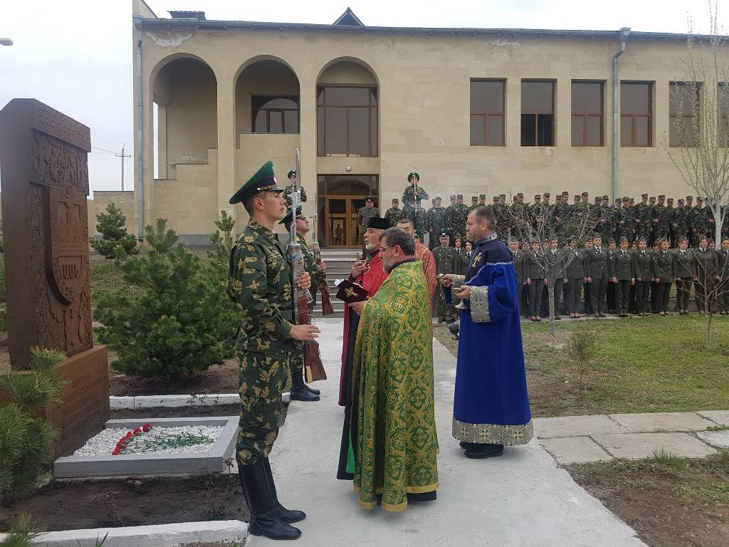 Церемония благословения хачкара в Пограничных войсках