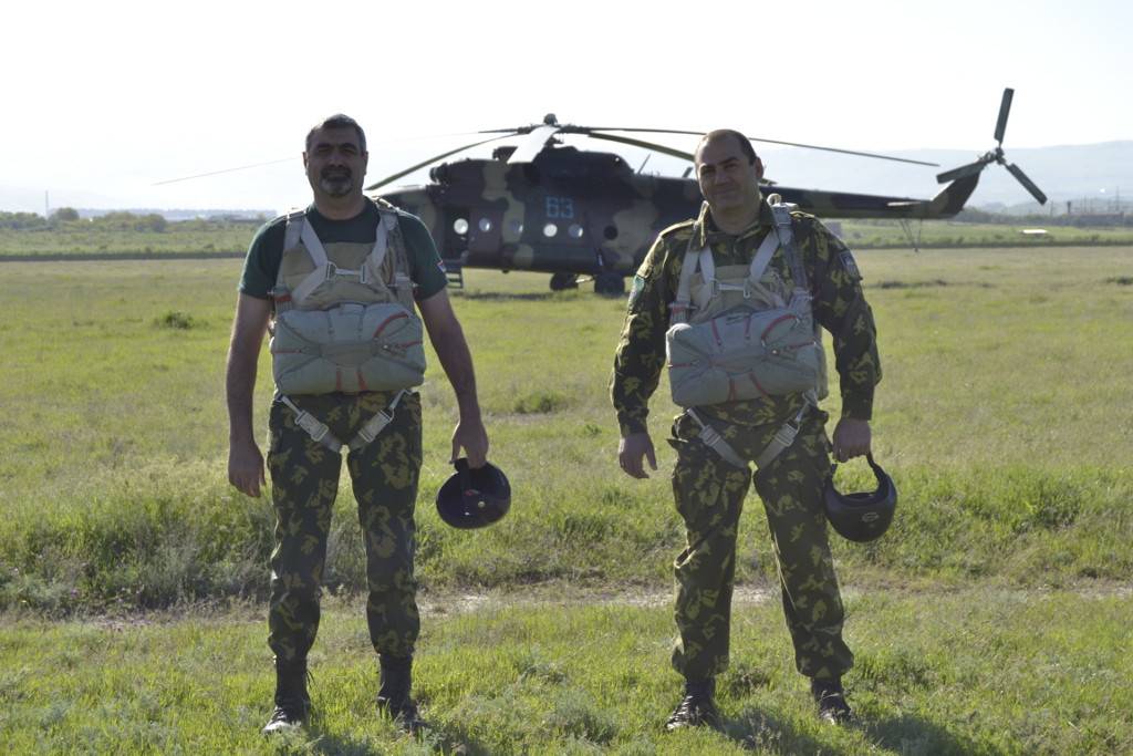 Paratrooper trainings in border guard troops
